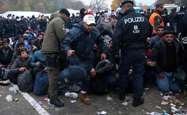 EU-Migrationspakt: Vorschläge der Kommission zum Scheitern verurteilt - FPÖ-EU-Delegationsleiter Vilimsky: "Die Vorschläge der EU-Kommission reichen nicht, um den inakzeptablen Missbrauch des Asylrechts zum Zweck der Einwanderung wirksam einzudämmen."