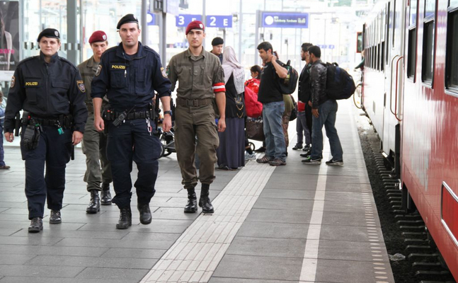 Die vom Innenminister gerne gelobten "Grenzkontrollen" sind nichts anderes als ein Willkommens-Komitee für Illegale.