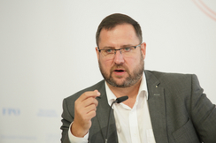 FPÖ-U-Ausschuss-Fraktionsführer Hafenecker: "Gegen überquillenden ÖVP-Korruptionssumpf helfen keine 'Science-Fiction'-Pressekonferenzen!"