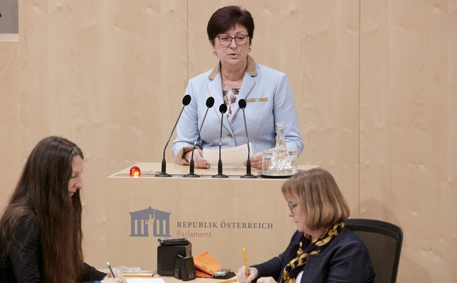 Frauen leiden besonders unter der Corona-Krise - FPÖ-Frauensprecherin Ecker brachte im Nationalrat Antrag betreffend „Erfassung des gesundheitlichen Zustandes von jungen Frauen in Österreich“ ein.