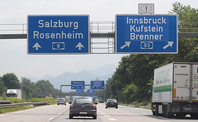 Grüne Verkehrsministerin Gewessler opfert Österreichs Selbstbestimmung über Straßen!