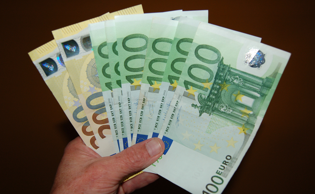 Während die Regierung beim Schutz des Bargeldes auf der Bremse steht, garantiert die FPÖ das Recht auf Barzahlung, wenn sie in die Regierung kommt.