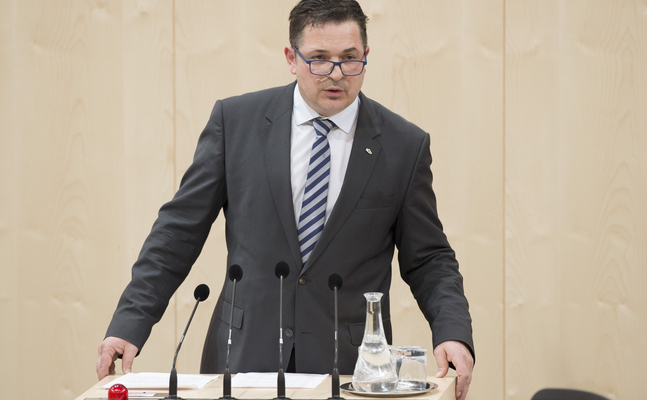 FPÖ fordert finanzielle Besserstellung von Menschen in allen Pflegeberufen - Nationalratsabgeordneter Ries: "Einmal-Bonus von 1.000 Euro für alle in der Corona-Pandemie eingesetzten Mitarbeiter in Gesundheits- und Pflegeberufen."