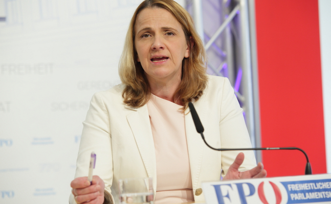 FPÖ-Sozialsprecherin Belakowitsch: "Sogenannter 'Energiekostenausgleich' nützt überwiegend den Krisengewinnlern der Energieversorger."